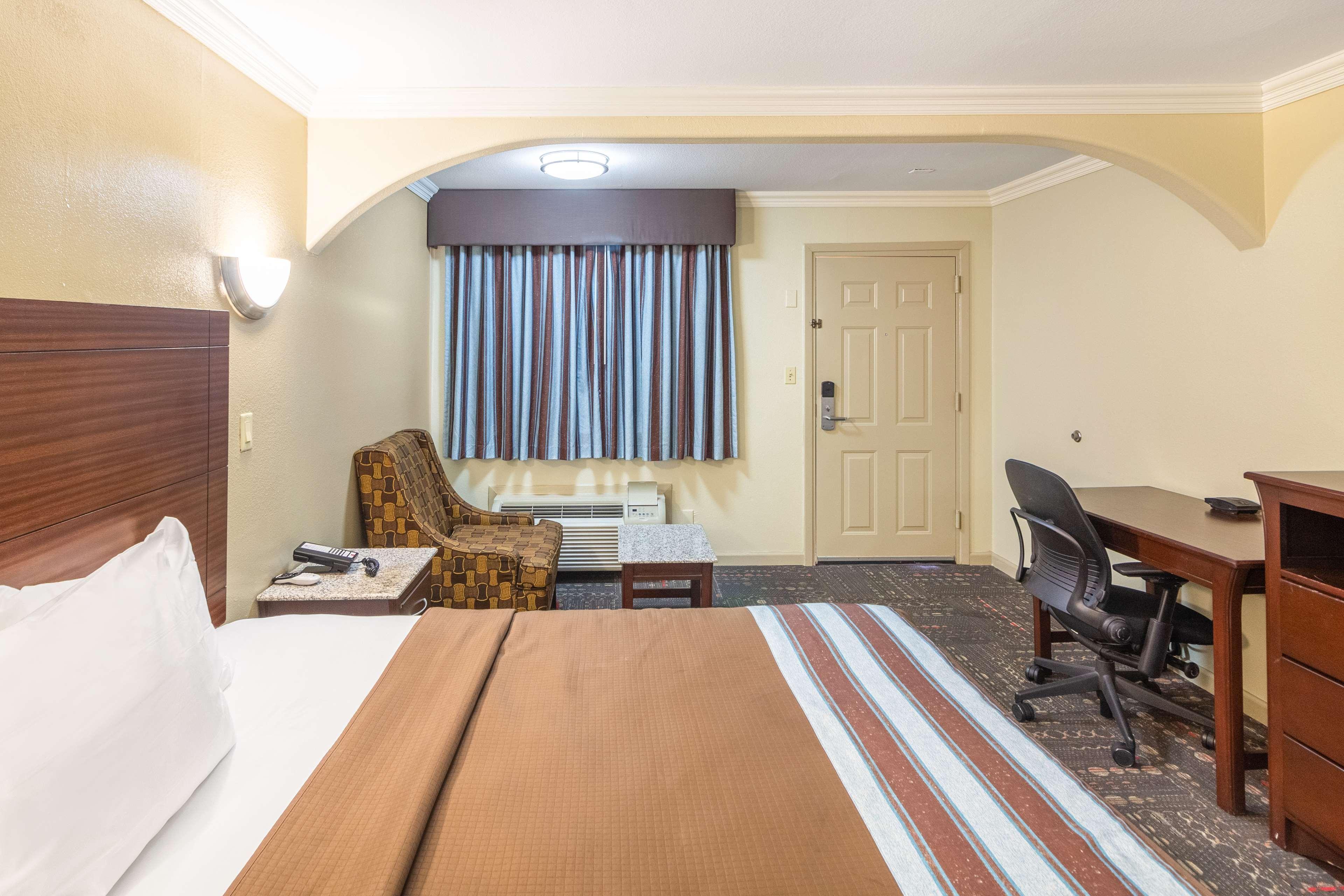 Hotel Dan Inn Uberaba & Convencoes By Nacional Inn Exterior foto